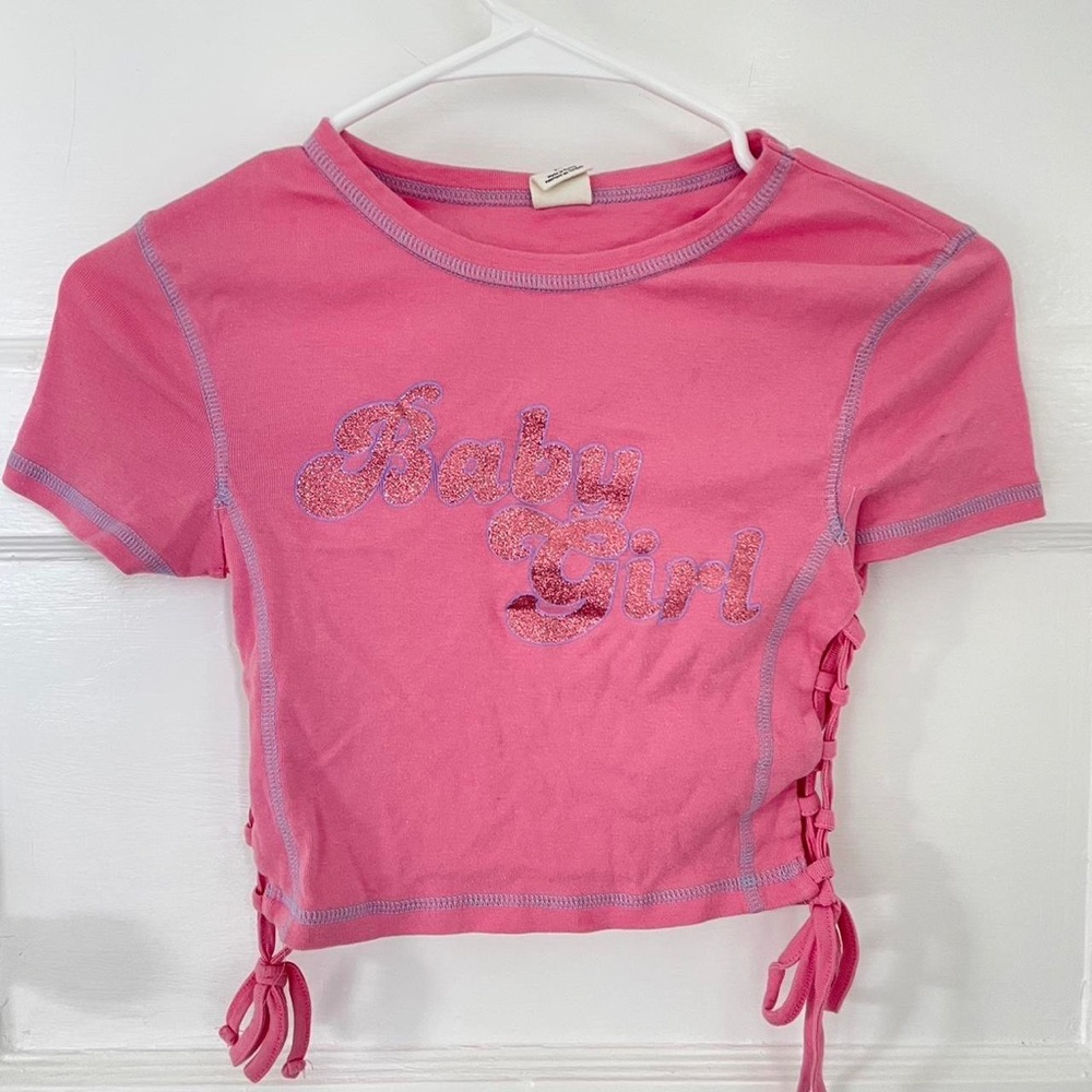 Adorable 2000s baby girl t - shirt